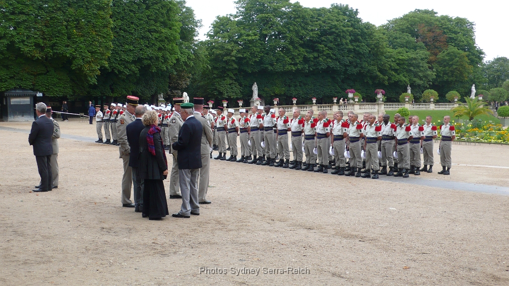 13 jul 2012 1.JPG - 13 jul 2012 - Ce jour là, la prise d'Armes a été exceptionnellement marquée par la cérémonie officielle de la remise de Képis Blancs aux jeunes légionnaires du 4éme regiment étranger de Castelnaudary.